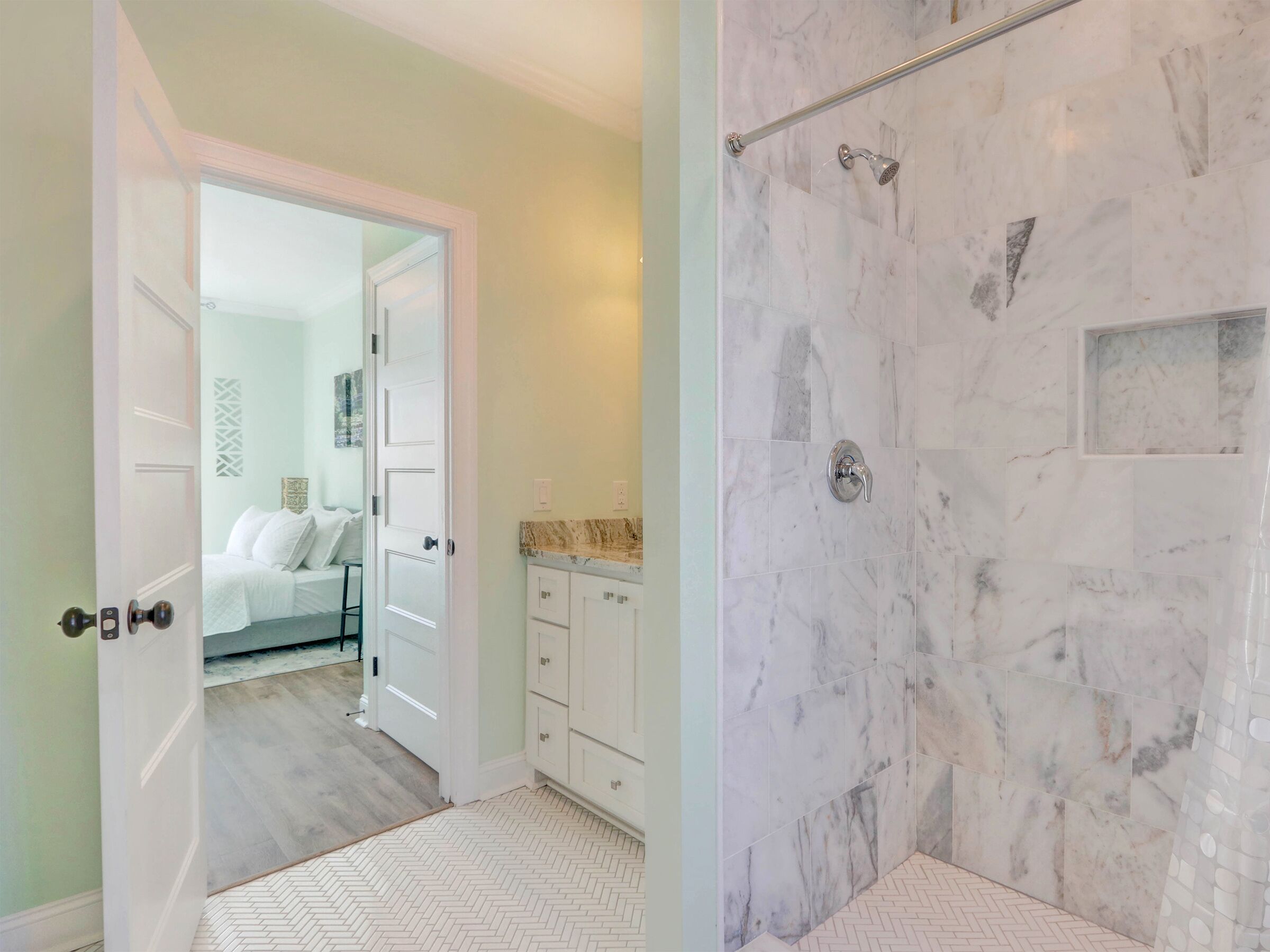 Shower, free toiletries, hair dryer, towels