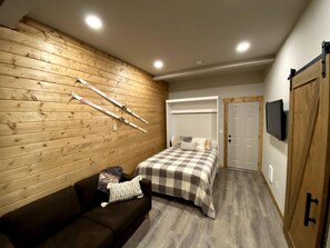 4 Schlafzimmer, Schreibtisch, Bügeleisen/Bügelbrett, Babybetten