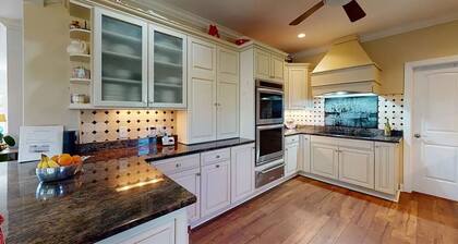 6 Bedroom house on 2.5 acres with Panoramic Marsh Views! Golden Isles