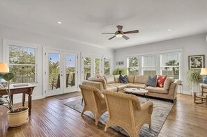 Smart TV, table tennis, books, offices - 6 Bedroom house on 2.5 acres with Panoramic Marsh Views! Golden Isles  (Darien)