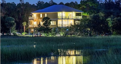 6 Bedroom house on 2.5 acres with Panoramic Marsh Views! Golden Isles