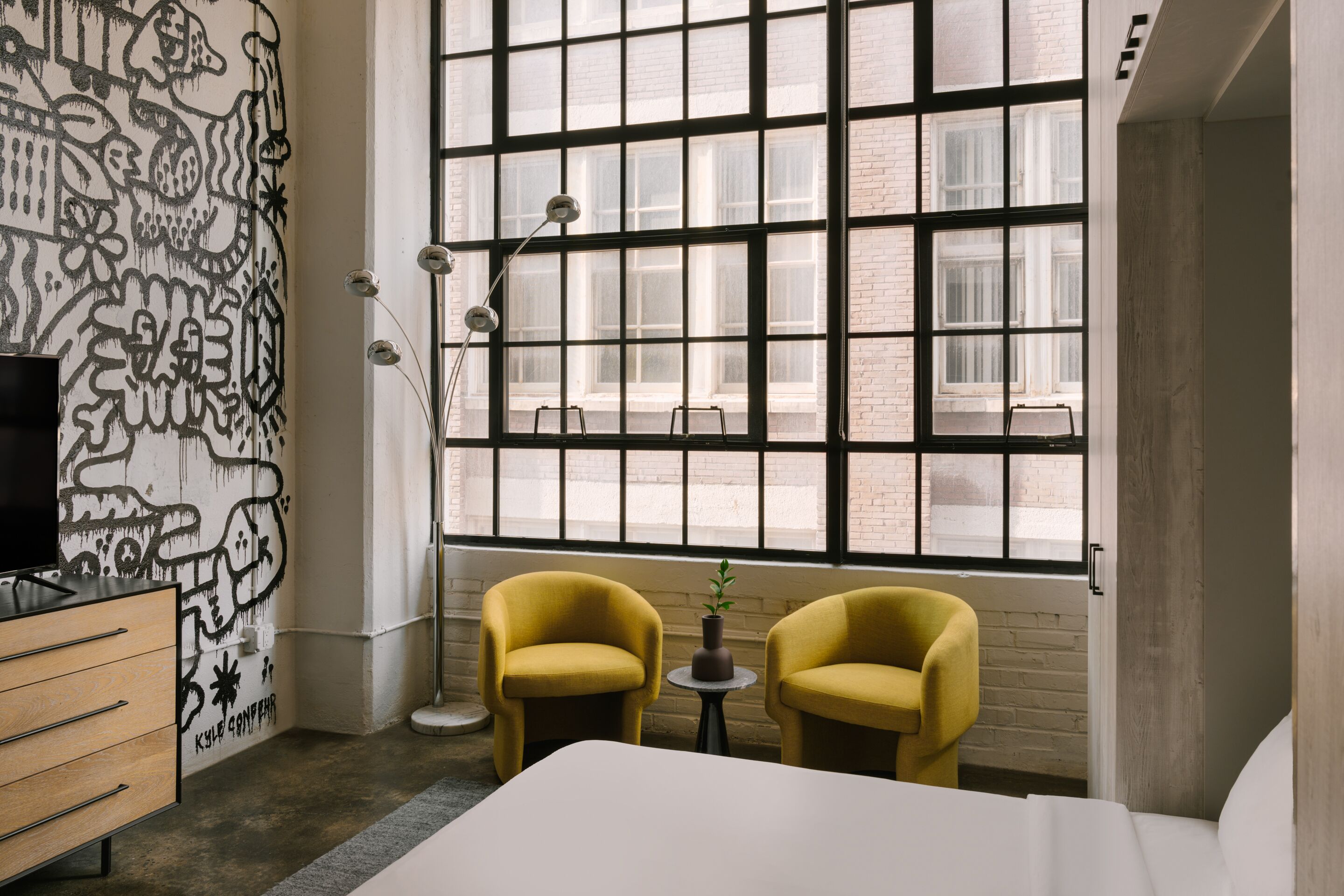 Sonder The Heid | Accessible Studio Apartment w/ Mural