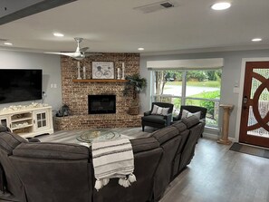 Smart TV, fireplace, ping pong - Regatta Retreat (oak point)