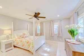 3 bedrooms, desk, travel cot, free WiFi