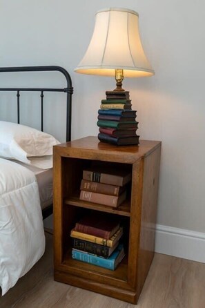 4 bedrooms, desk, iron/ironing board, travel cot