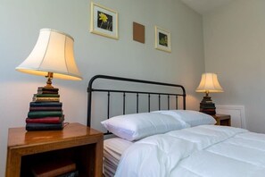 4 bedrooms, desk, iron/ironing board, travel cot