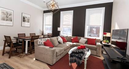 Historic Brownstone Loft-Walk to Casino & Stadiums