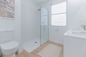 Ducha, cabezal de ducha tipo lluvia, artículos de tocador gratuitos