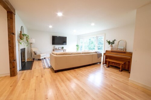 Secluded luxury House in the Hills w/king bed