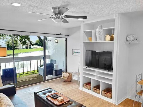 Amazing view of Lake Conroe. Discount for long-term stay. Pets are allowed