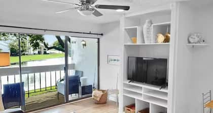 Amazing view of Lake Conroe. Discount for long-term stay. Pets are allowed