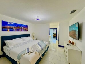 3 dormitoris, planxa i posts de planxar, un bressol de viatge i wifi 