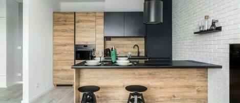 Kühlschrank, Mikrowelle, Ofen, Herdplatte