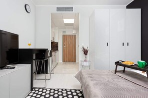 Iron/ironing board, WiFi, bed sheets - Prymasa Tysiąclecia 83A Warsaw | Charming Apartment | Air Conditioning | Parking (Warszawa)