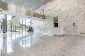 Lobby - Prymasa Tysiąclecia 83A Warsaw | Beautiful Apartment | Parking | Air Conditioning (Warszawa)