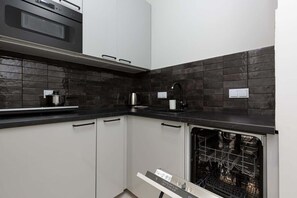 Fridge, microwave, stovetop, dishwasher