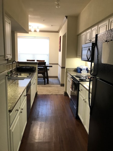 Dunwoody suburban area-2bd/2bath apt home @Perimeter Mall