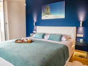 3 chambres, coffres-forts dans les chambres, fer et planche à repasser