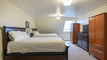 3 bedrooms, iron/ironing board, WiFi, bed sheets