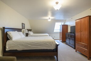 3 quartos, ferros/tábuas de passar roupa, Wi-Fi, roupa de cama