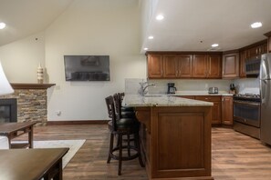 Fridge, microwave, oven, stovetop - Park City Resort Base, Ski In/Out, Pool, Hot Tub, Restaurants, Free Bus to Main Street! (Park City)
