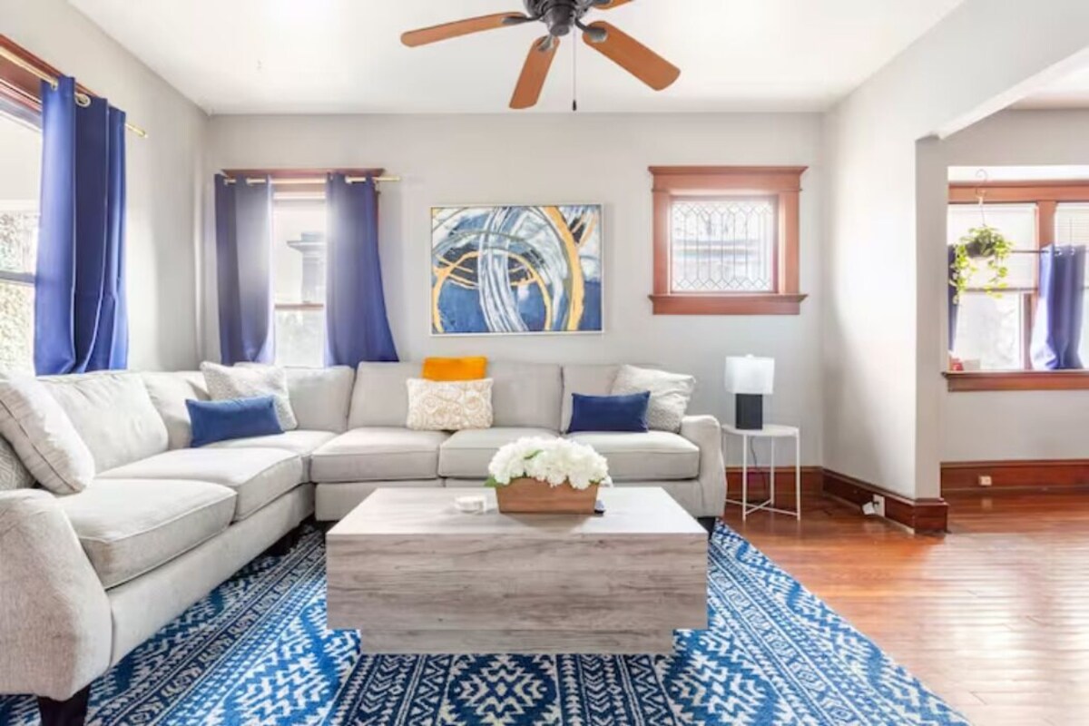 Kansas City Historic Getaway: 5★ Location, Royal Beds, Game Room, BBQ & Fire Pit