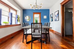 Dining - Spacious Historic Getaway: 5★ Location, Royal Beds, Game Room, BBQ & Fire Pit (Kansas City)