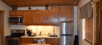 Quaint and spacious cabin in the heart of Bryce Canyon Country 