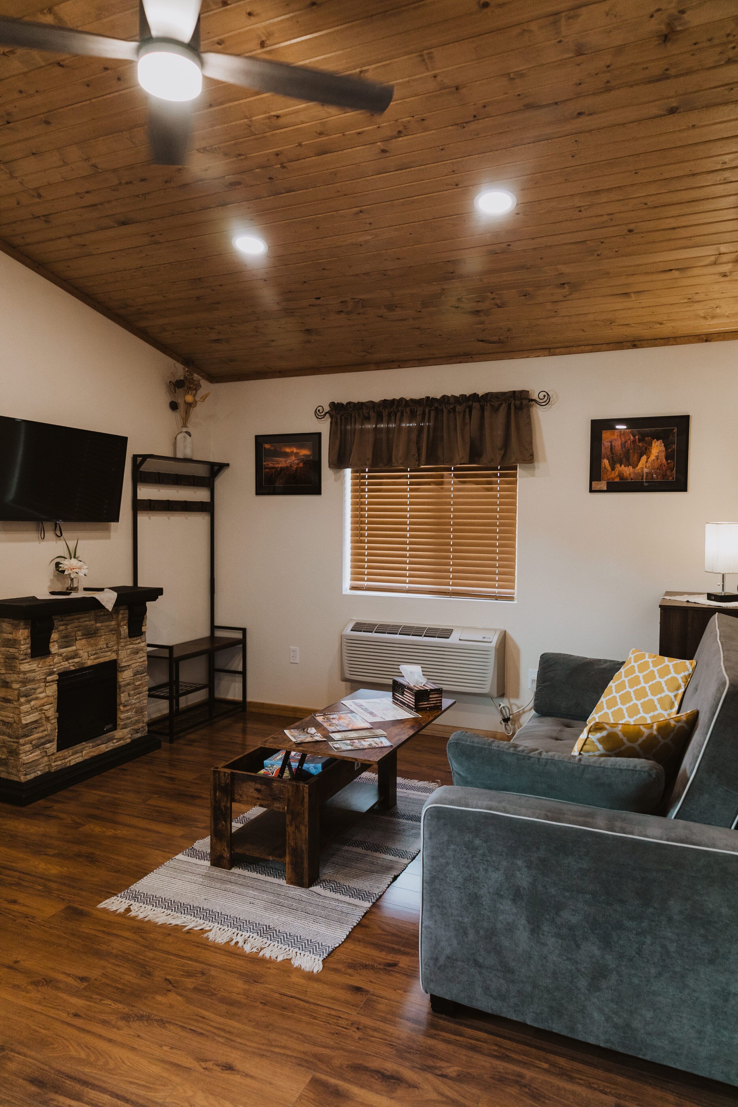 Newly built cabin in the heart of Bryce Canyon Country