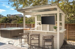 Outdoor spa tub