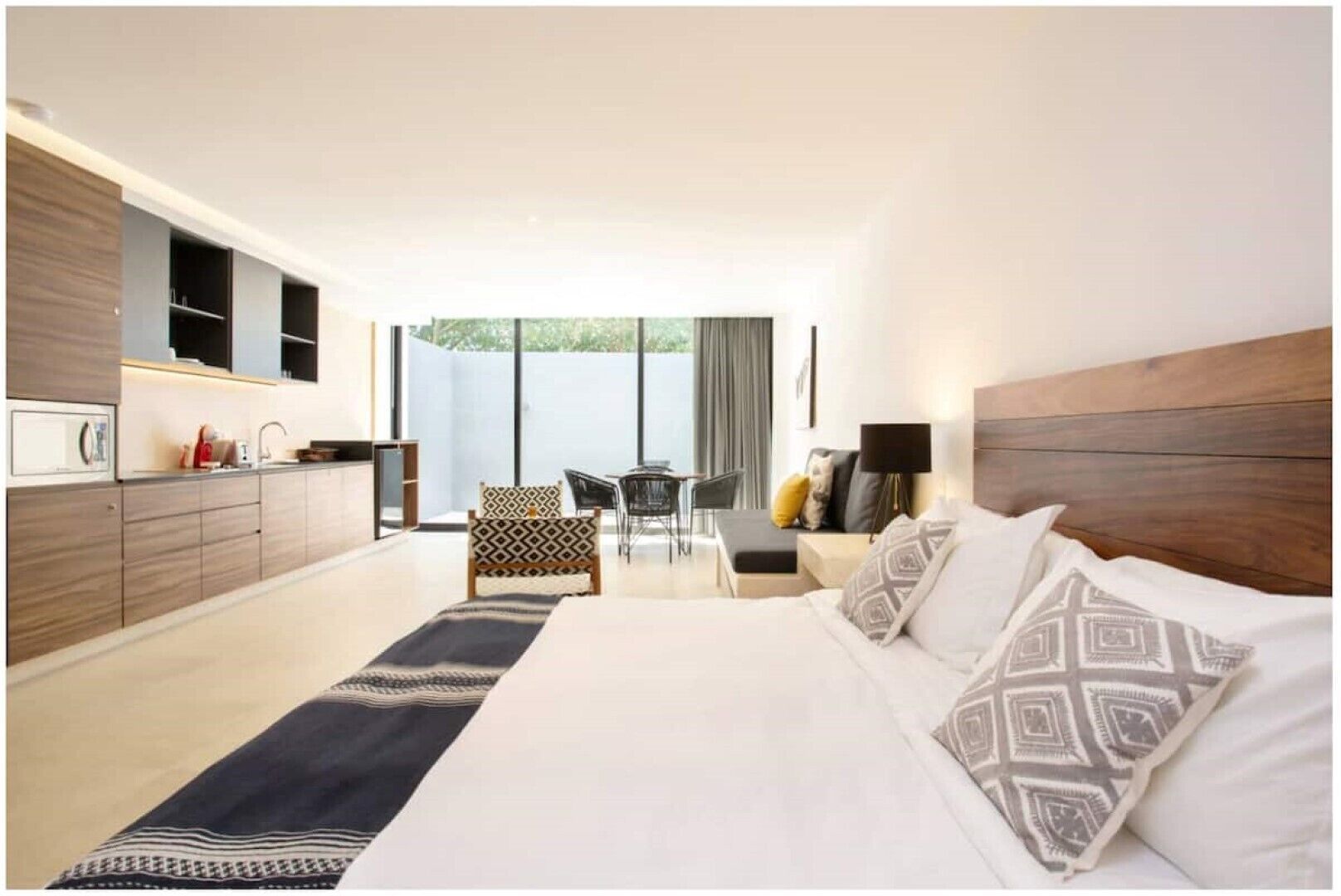 Modern Loft w/balcony, ocean view Roof w/inf. pool