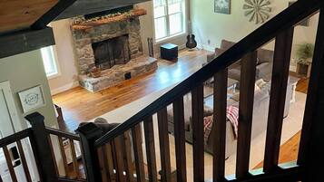 Smart TV, fireplace