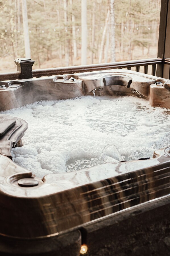Outdoor spa tub - Perfect Escape  (Milroy)
