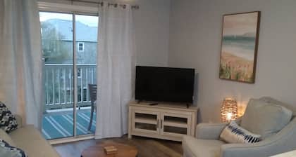 Clean, Beachy, Amazing Waterview
Near Folly Beach & Downtown Charleston