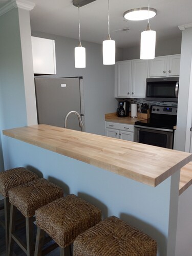 Clean, Beachy, Amazing Waterview 
Near Folly Beach & Downtown Charleston