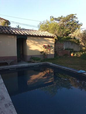 Outdoor pool - Studio Équipé, Pour Deux Personnes, Avec Piscine Tout Prêt du Centre Ville (saint Rémy de Provence)