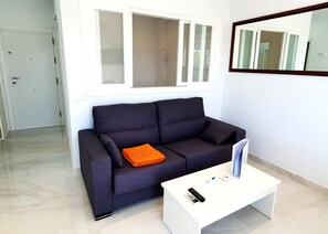 TV - Skol 521 - Fantastic Beachfront Studio Holiday Home (Marbella)