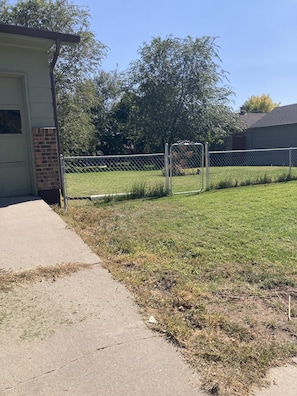 Property grounds - Cute home on the Park in Old Windsor (Windsor)