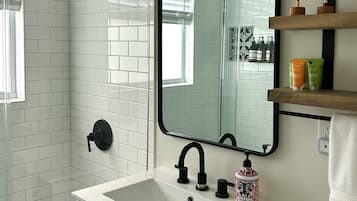 Combined shower/bathtub, hair dryer, towels, soap