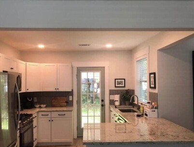 Arthouse, freshly renovated 2 bedroom residential