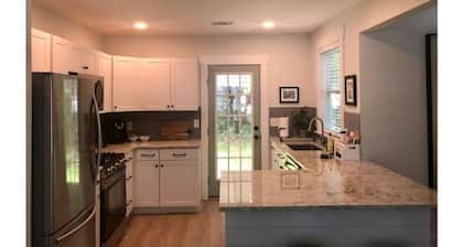 Arthouse, freshly renovated 2 bedroom residential