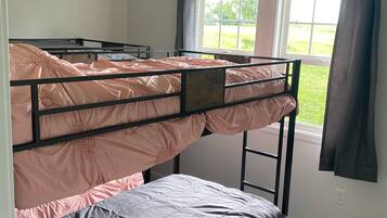 3 bedrooms, travel crib, WiFi, bed sheets