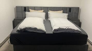 1 habitación, tabla de planchar con plancha, wifi gratis y ropa de cama