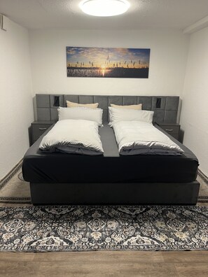 1 slaapkamer, een strijkplank/strijkijzer, gratis wifi, beddengoed