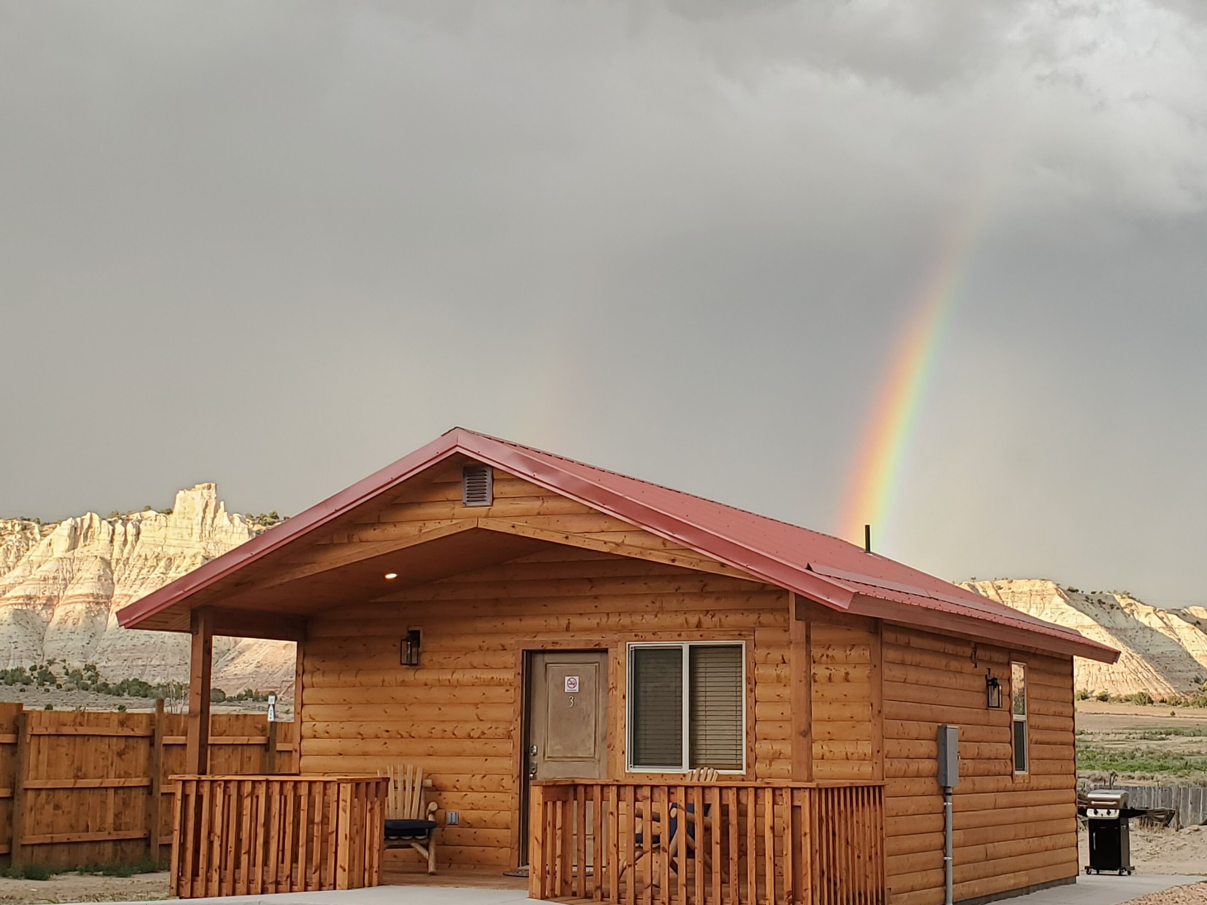 ADA accessible, quaint and spacious cabin in the heart of Bryce Canyon Country 