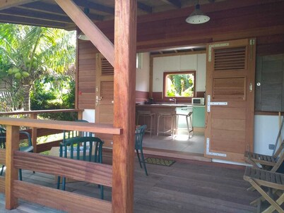 Cosy semi-detached house between sea and mountains 10min from the marina and beach