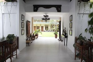 Property grounds - Diana Hotel Jogja (Yogyakarta)