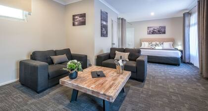 Mandala Ace Albany Hotel