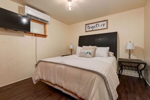 3 slaapkamers, een strijkplank/strijkijzer, wifi, beddengoed