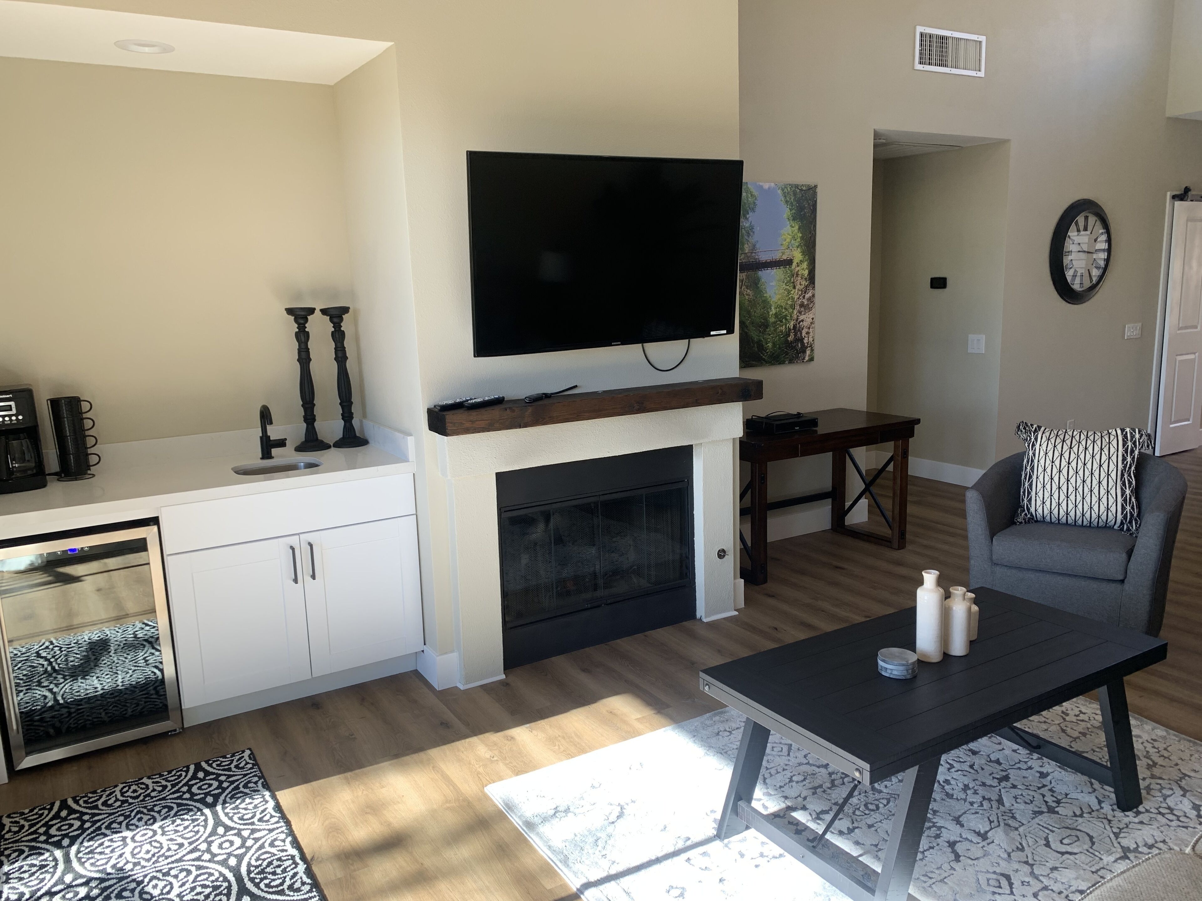 Wow! Remodeled and close to everything! 
Acrisure Arena, Casinos, and Shopping